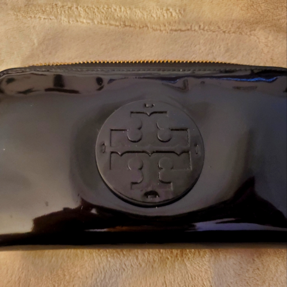 Tory Burch patent leather wallet